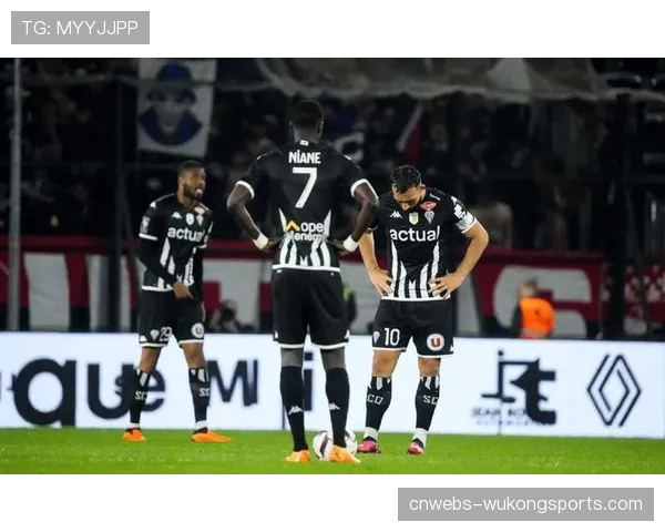 里昂主场小胜昂热 特斯曼制胜进球决定胜局