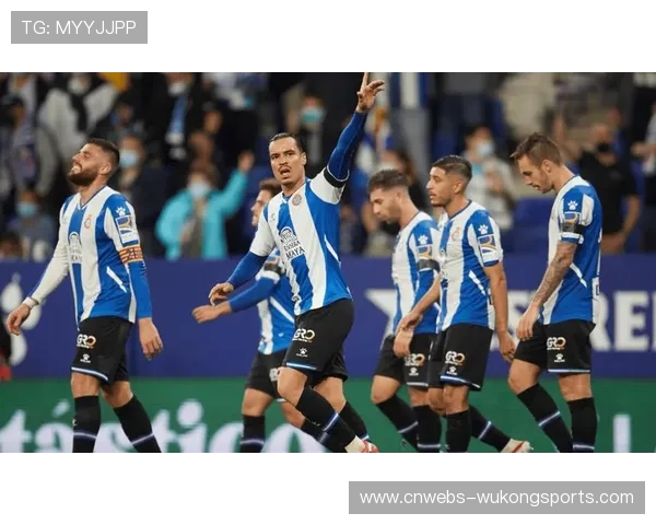 西甲球员“静止”抗议海外赛计划，多场比赛开场陷入沉寂